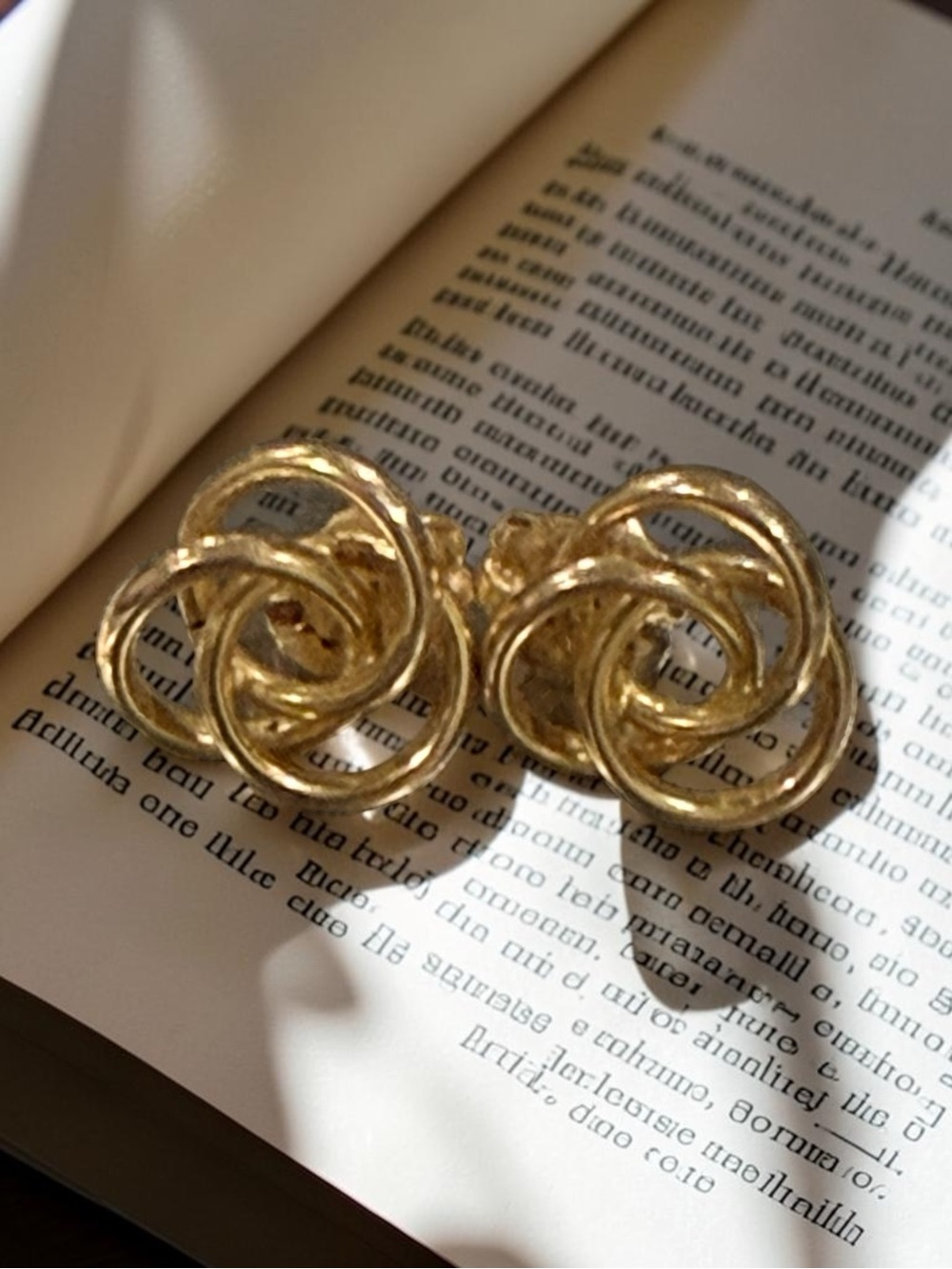 14K Yellow Gold Love Knot Stud Earrings Solid Gold Interlocking Knot 0.68g